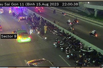 Chặn bắt 40 người có dấu hiệu đua xe trái phép ở gần cầu Sài Gòn
