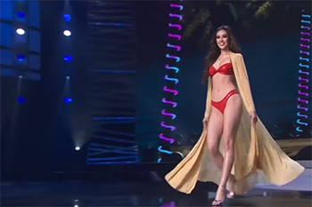 Chung kết Miss Universe: Khánh Vân diện bikini đỏ 'bung xõa': Body xịn xò, thần thái không có đối thủ