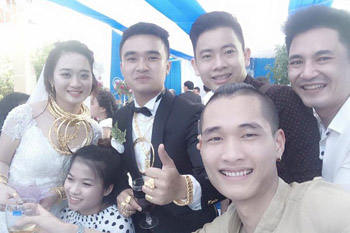 Hai đám cưới vàng đeo trĩu cổ ở Hà Tĩnh là anh em ruột?