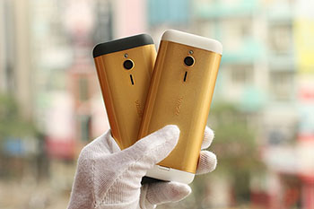Nokia 230 có bản mạ vàng, giá 2,8 triệu đồng